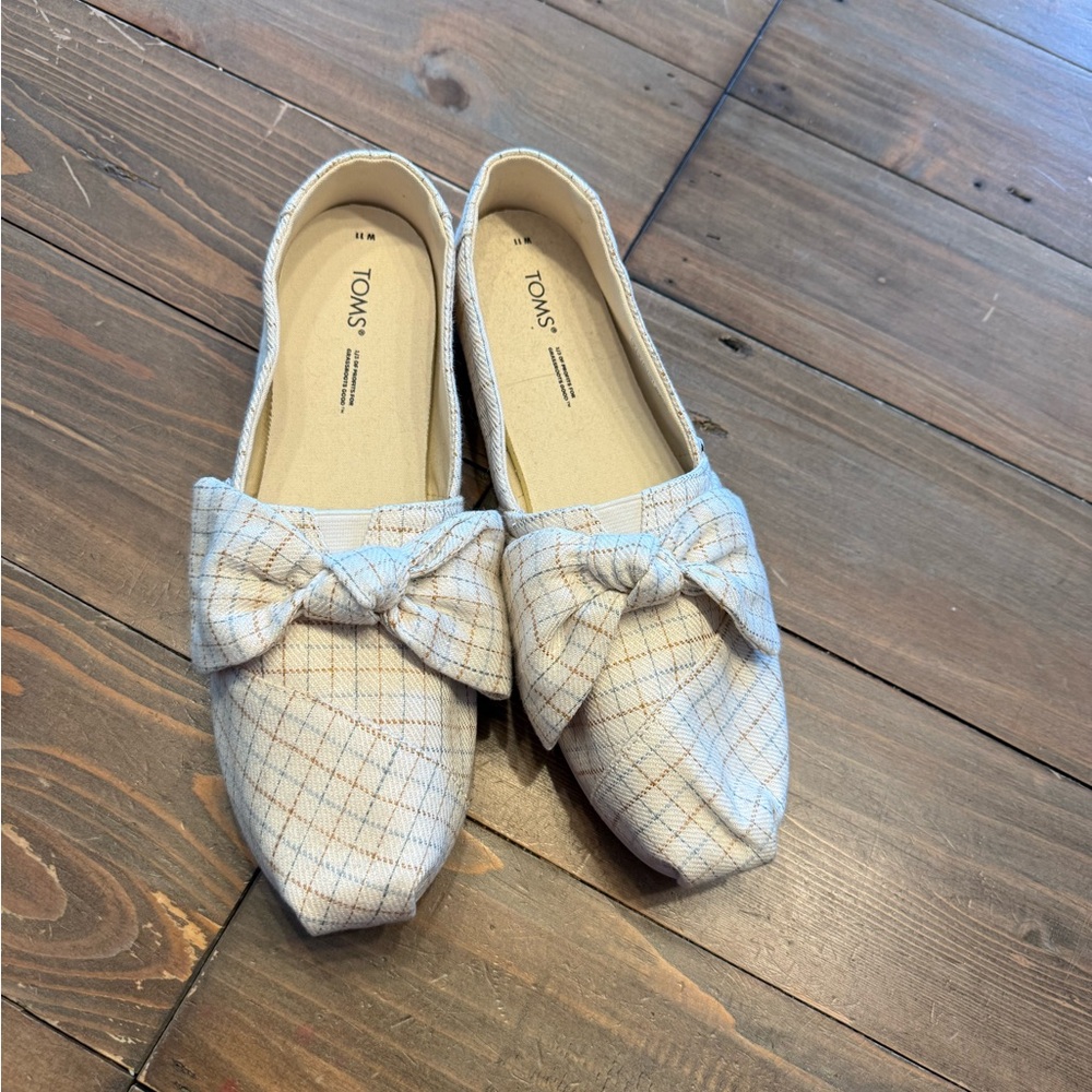 Toms Beige Plaid Bow Flat Loafers Womens size 11